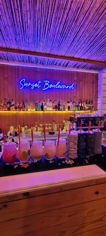 Sunset Boulevard Hotel Qeparo Eksteriør billede